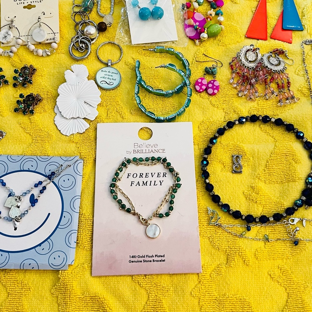 Bulk Jewelry Collection - Picture 6 of 9